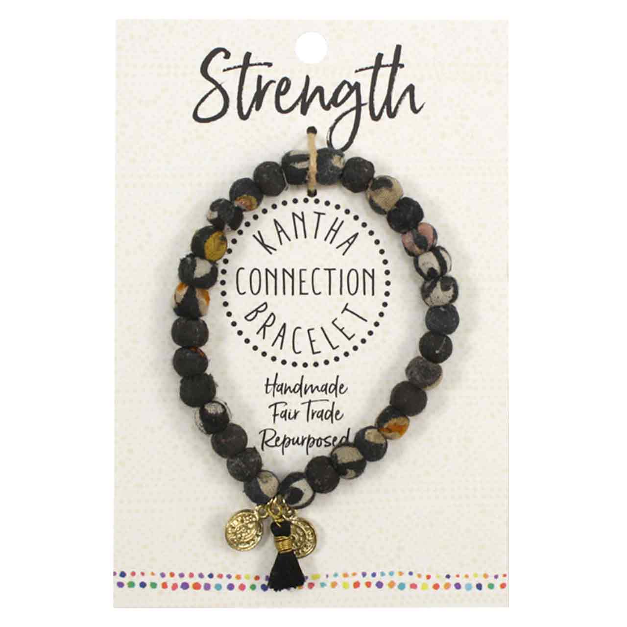 Handgefertigtes Armband aus Stoffperlen – farbenfroh, leicht und mit tiefer Bedeutung. Steht symbolisch für Stärke, Mut und innere Kraft.
