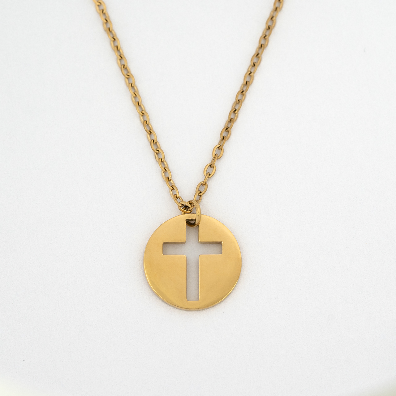 Kette mit Kreuzanhänger in Gold – schlicht, elegant und bedeutungsvoll. Ein zeitloses Schmuckstück mit christlichem Symbol, ideal für jeden Anlass.