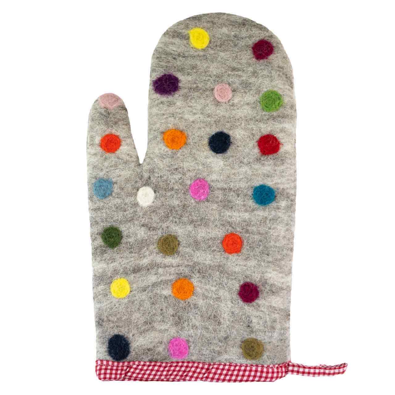 Topfhandschuhe aus Filz – handgefertigt, robust und hitzebeständig. Ideal zum Schutz vor heißen Töpfen und Pfannen, während sie gleichzeitig einen stilvollen Akzent in der Küche setzen.